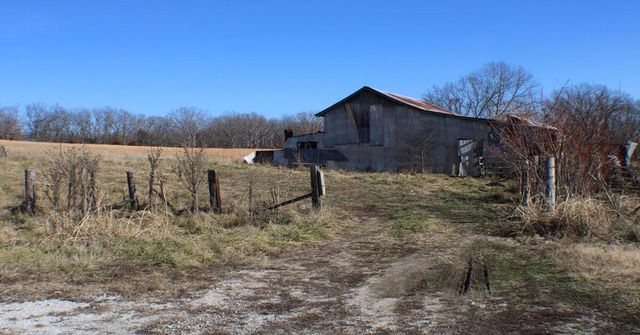 18241 Pine Road, Willow Springs, MO 65793