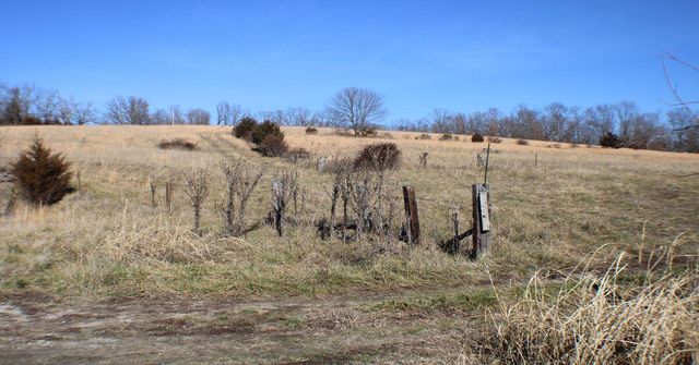 18241 Pine Road, Willow Springs, MO 65793