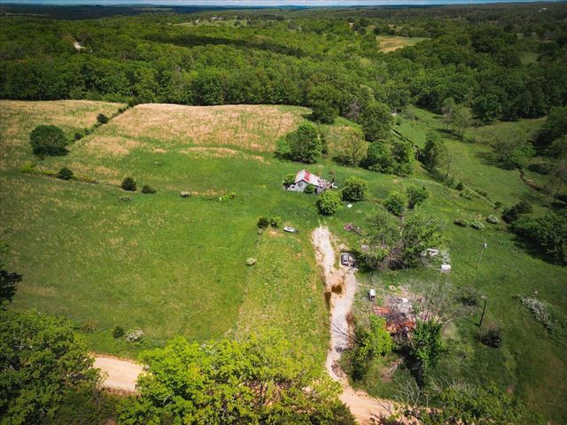 18241 Pine Road, Willow Springs, MO 65793