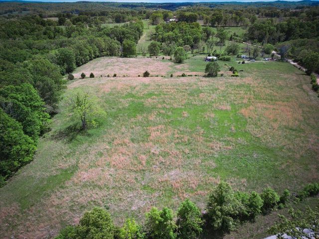 18241 Pine Road, Willow Springs, MO 65793