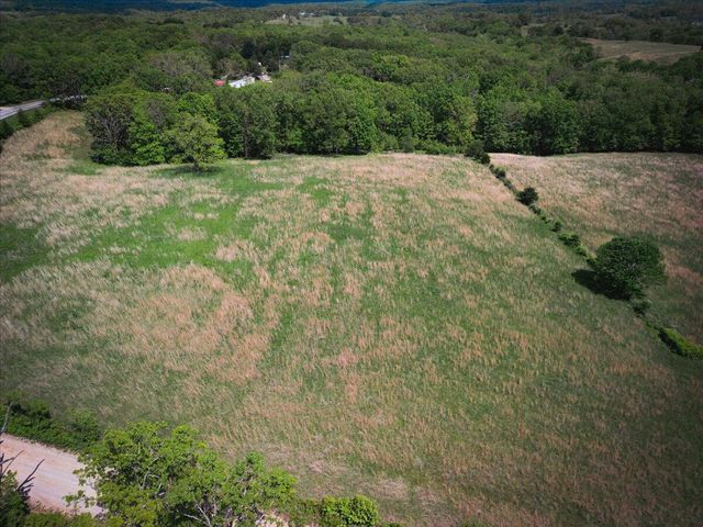 18241 Pine Road, Willow Springs, MO 65793