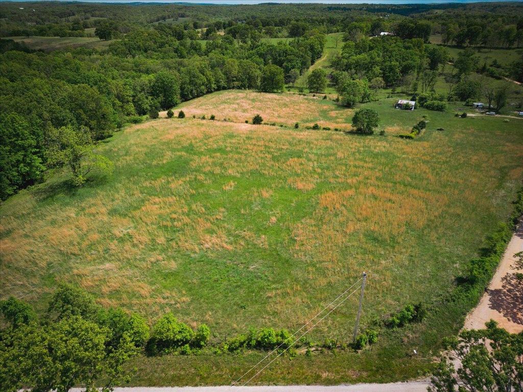 18241 Pine Road, Willow Springs, MO 65793