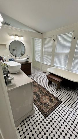 636 Franklin, La Grange, TX 78945