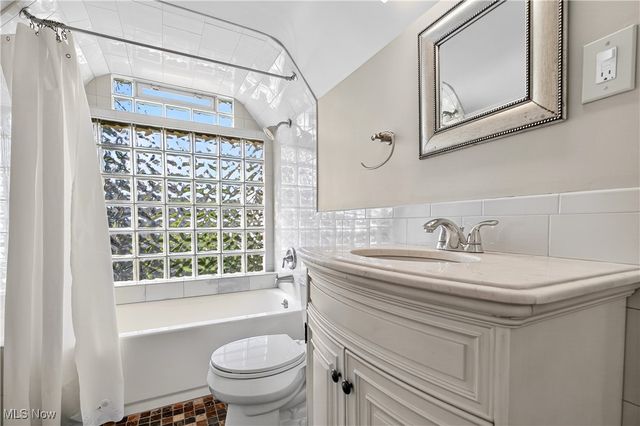 2520 Laurelhurst Road, University Heights, OH 44118