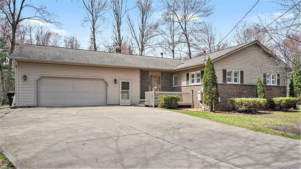 3323 Lakeside Drive, Jerome Twp, MI 48657