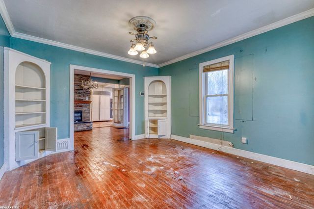 42550 La Croix St Street, Clinton Twp, MI 48036