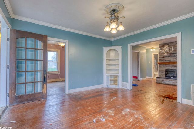 42550 La Croix St Street, Clinton Twp, MI 48036