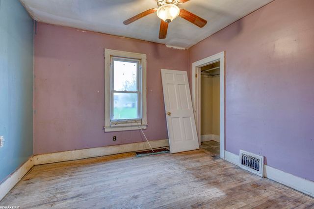 42550 La Croix St Street, Clinton Twp, MI 48036