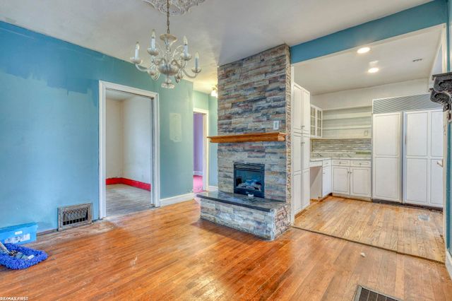 42550 La Croix St Street, Clinton Twp, MI 48036