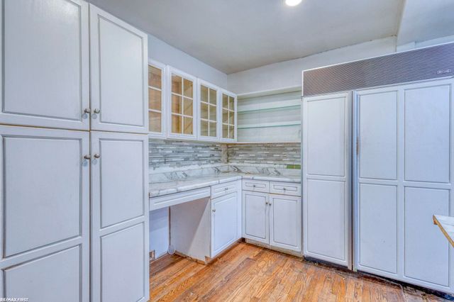 42550 La Croix St Street, Clinton Twp, MI 48036