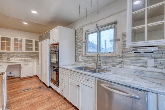 42550 La Croix St Street, Clinton Twp, MI 48036