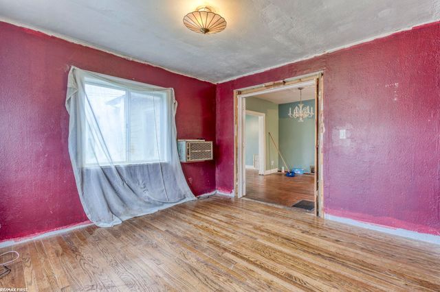 42550 La Croix St Street, Clinton Twp, MI 48036