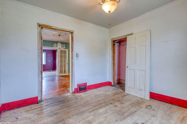 42550 La Croix St Street, Clinton Twp, MI 48036