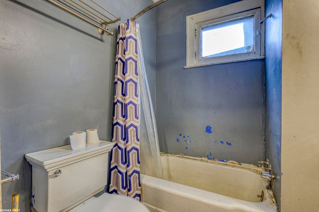 42550 La Croix St Street, Clinton Twp, MI 48036