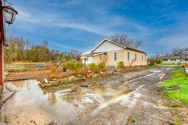 42550 La Croix St Street, Clinton Twp, MI 48036