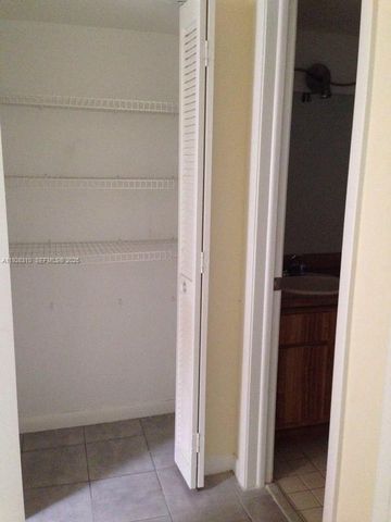 405 SE 14th St 405, Dania Beach, FL 33004