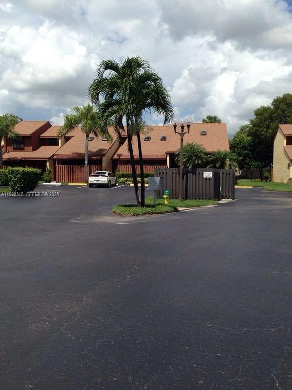 405 SE 14th St 405, Dania Beach, FL 33004