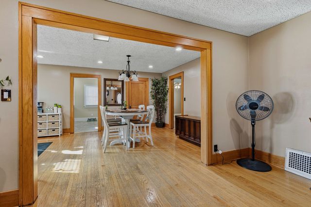 1734 N Howell Street, Davenport, IA 52804