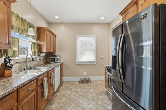 1734 N Howell Street, Davenport, IA 52804