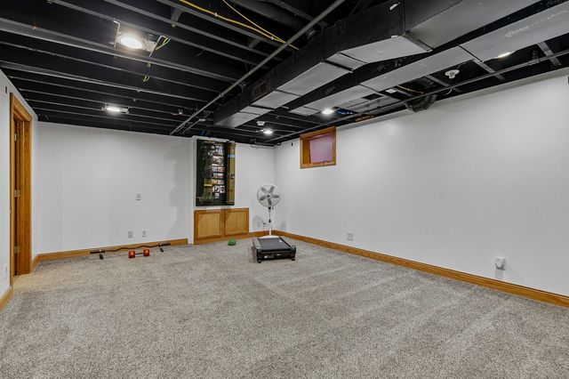 1734 N Howell Street, Davenport, IA 52804