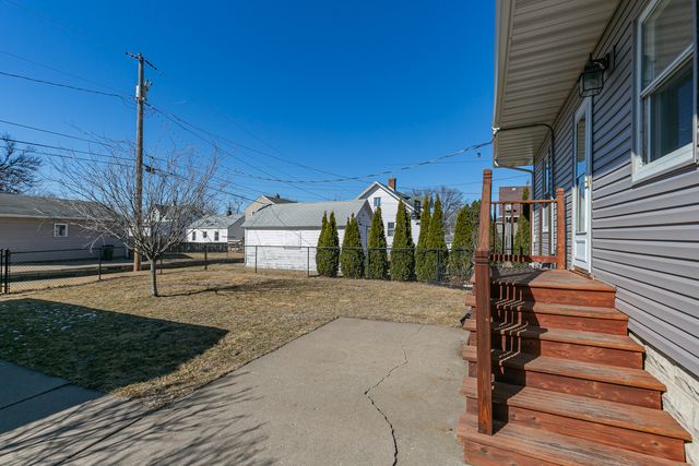 1734 N Howell Street, Davenport, IA 52804