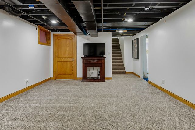 1734 N Howell Street, Davenport, IA 52804