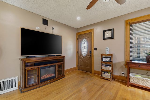 1734 N Howell Street, Davenport, IA 52804