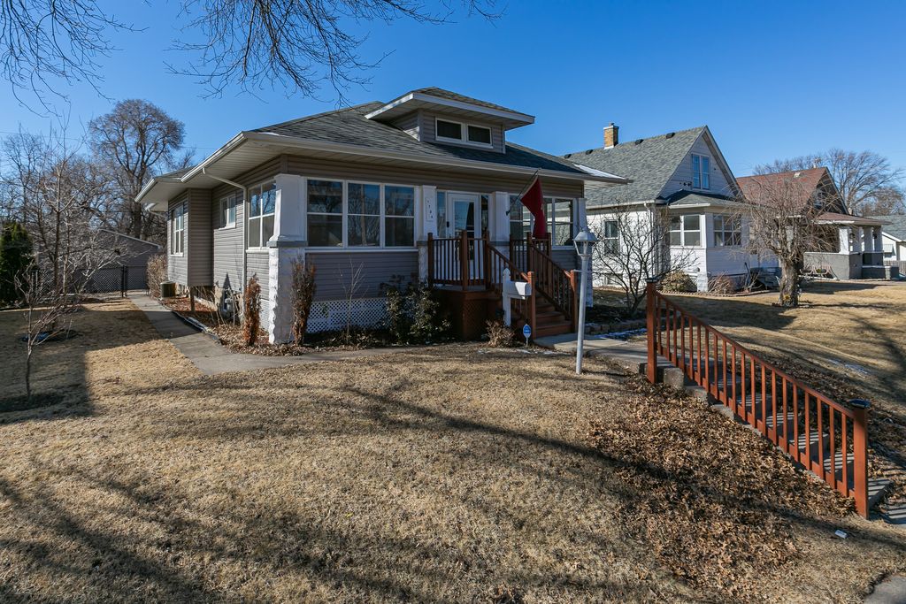 1734 N Howell Street, Davenport, IA 52804