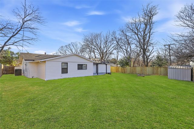 8004 Ferndale Drive, Benbrook, TX 76116