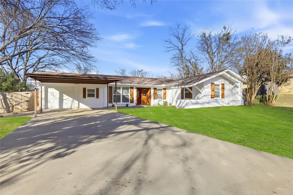 8004 Ferndale Drive, Benbrook, TX 76116