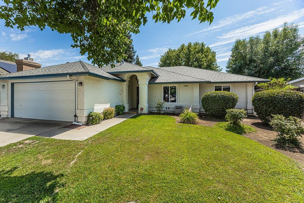 1442 Goshen Avenue, Clovis, CA 93612