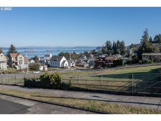 8 Irving St, Astoria, OR 97103