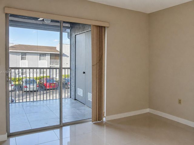 454 NE 210th Circle Terrace 202-7B, Miami, FL 33179