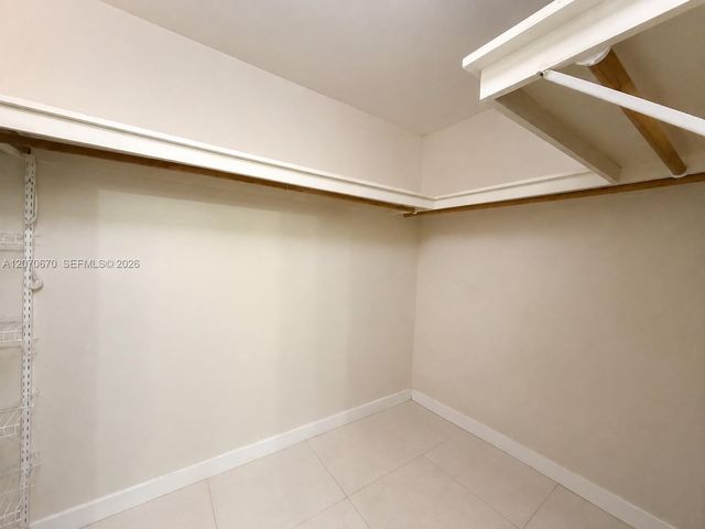 454 NE 210th Circle Terrace 202-7B, Miami, FL 33179