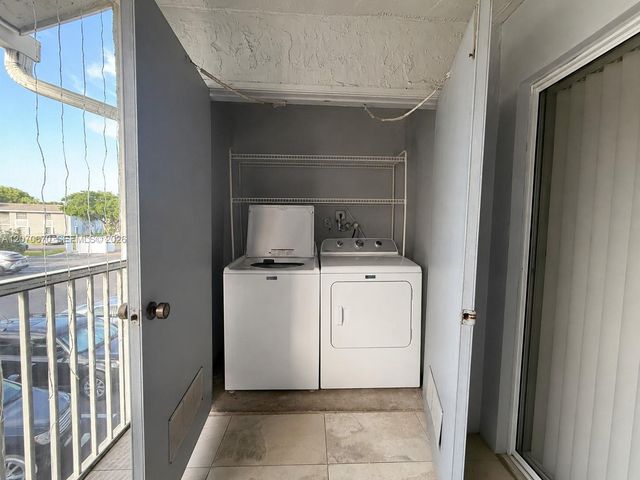 454 NE 210th Circle Terrace 202-7B, Miami, FL 33179