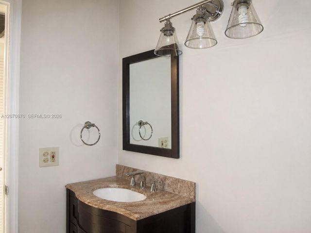 454 NE 210th Circle Terrace 202-7B, Miami, FL 33179