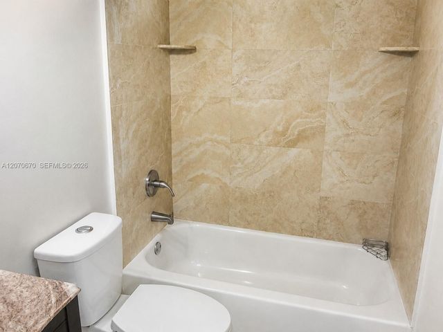454 NE 210th Circle Terrace 202-7B, Miami, FL 33179