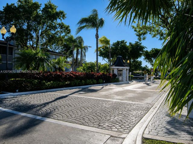 454 NE 210th Circle Terrace 202-7B, Miami, FL 33179