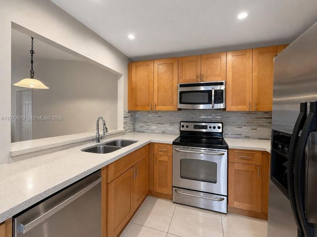 454 NE 210th Circle Terrace 202-7B, Miami, FL 33179