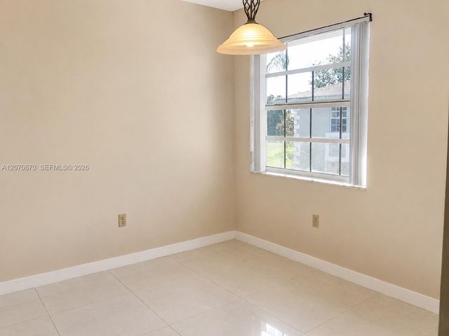 454 NE 210th Circle Terrace 202-7B, Miami, FL 33179