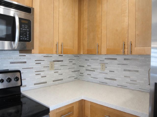 454 NE 210th Circle Terrace 202-7B, Miami, FL 33179