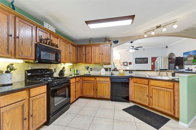 394 Sherandoe Lane, Alvin, TX 77511
