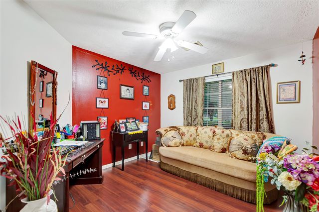 394 Sherandoe Lane, Alvin, TX 77511