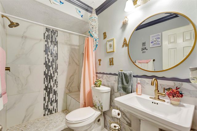 394 Sherandoe Lane, Alvin, TX 77511
