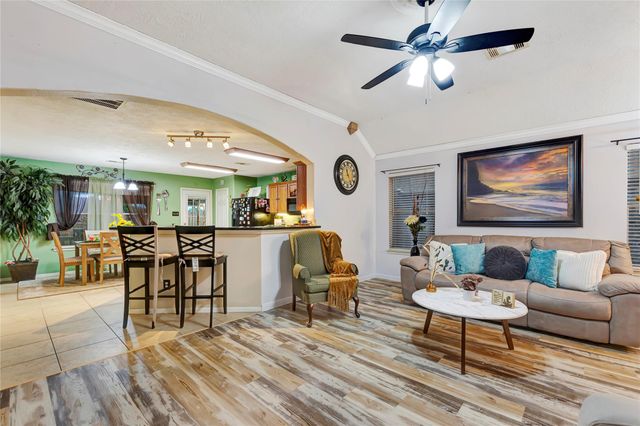 394 Sherandoe Lane, Alvin, TX 77511