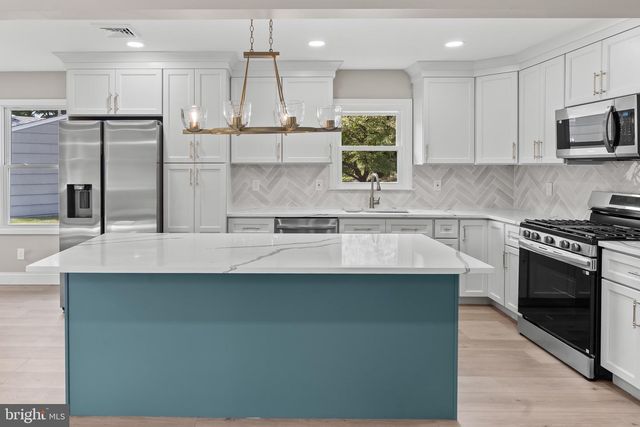 15 BRIAN CT, Toms River, NJ 08757