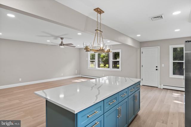 15 BRIAN CT, Toms River, NJ 08757