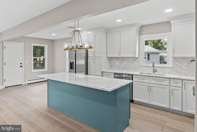 15 BRIAN CT, Toms River, NJ 08757