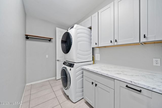 7910 S Expedition Drive, Tucson, AZ 85747