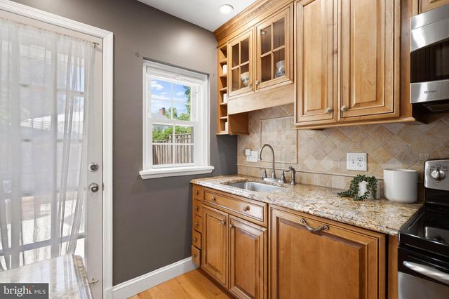 3616 S WAKEFIELD ST, Arlington, VA 22206
